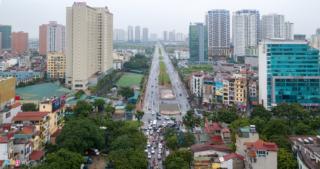 THE 8-LANE ROUTE CONNECTING THE 3 DISTRICTS IN HANOI IS OPEN TO TRAFFIC