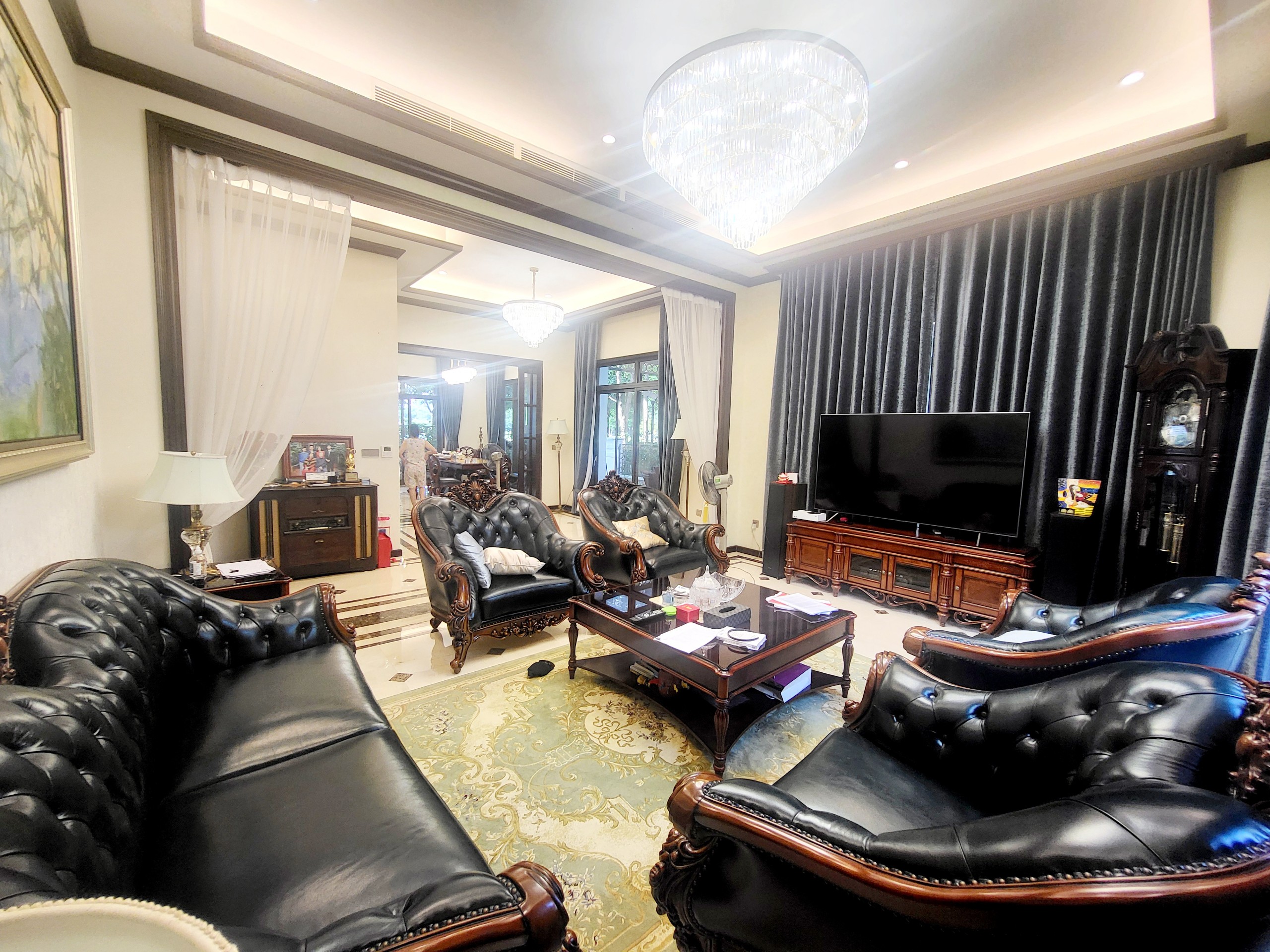 Luxurious 346m2 Starlake Tay Ho villa featuring 5 fully furnished bedrooms available for rent