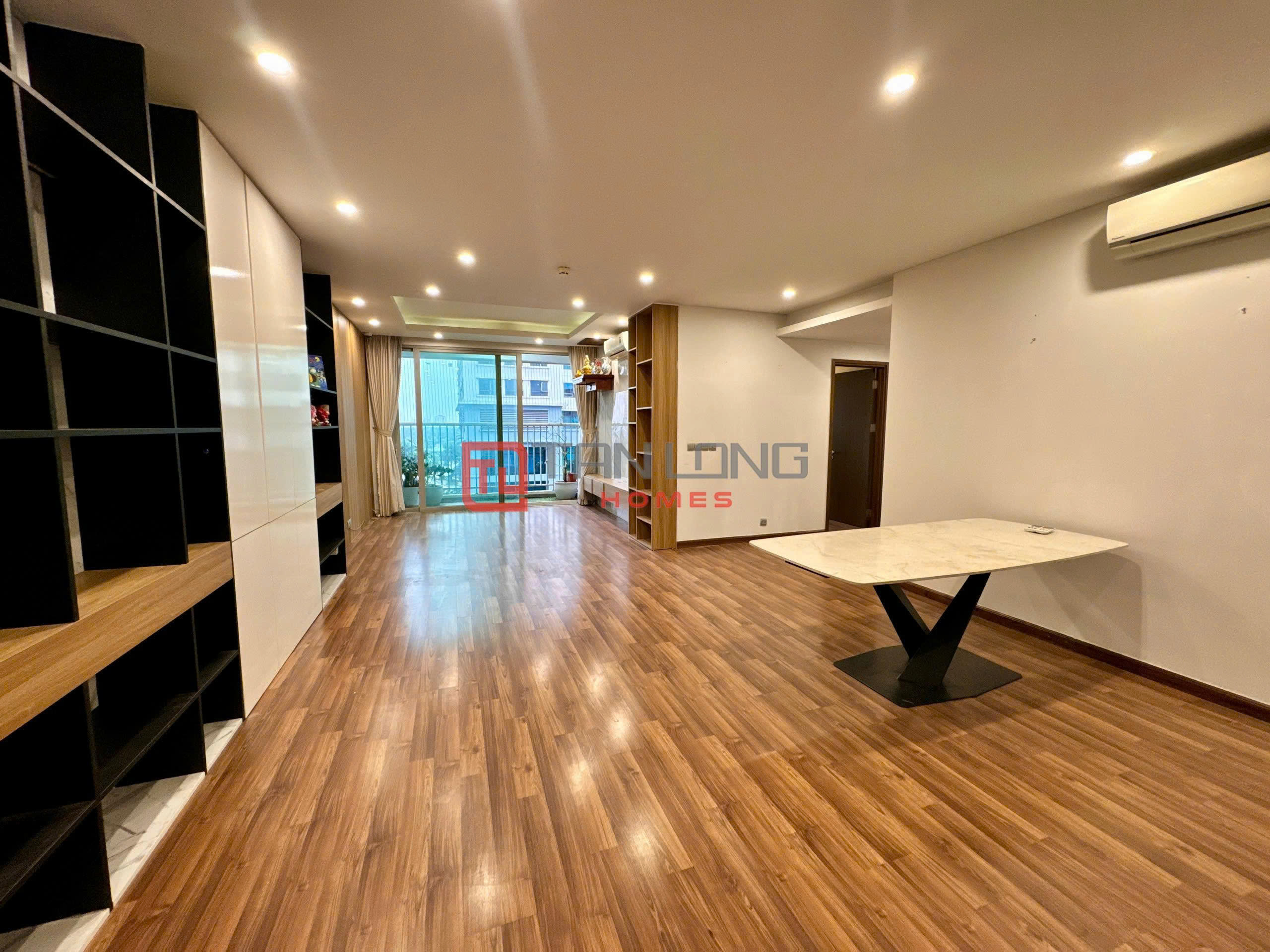 Bán căn góc 3PN/2WC - DT: 121m2 tòa N03T2 logia rộng cửa Đông, ban công Tây Bắc Ngoại Giao Đoàn