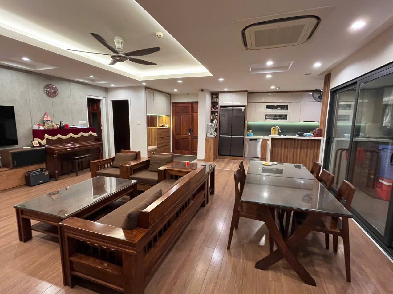Bán căn hộ chung cư N01T2 Ngoại Giao Đoàn 128m2, 3PN+1, tầng trung, hai ban công Đông – Nam, giá 12 tỷ bao phí