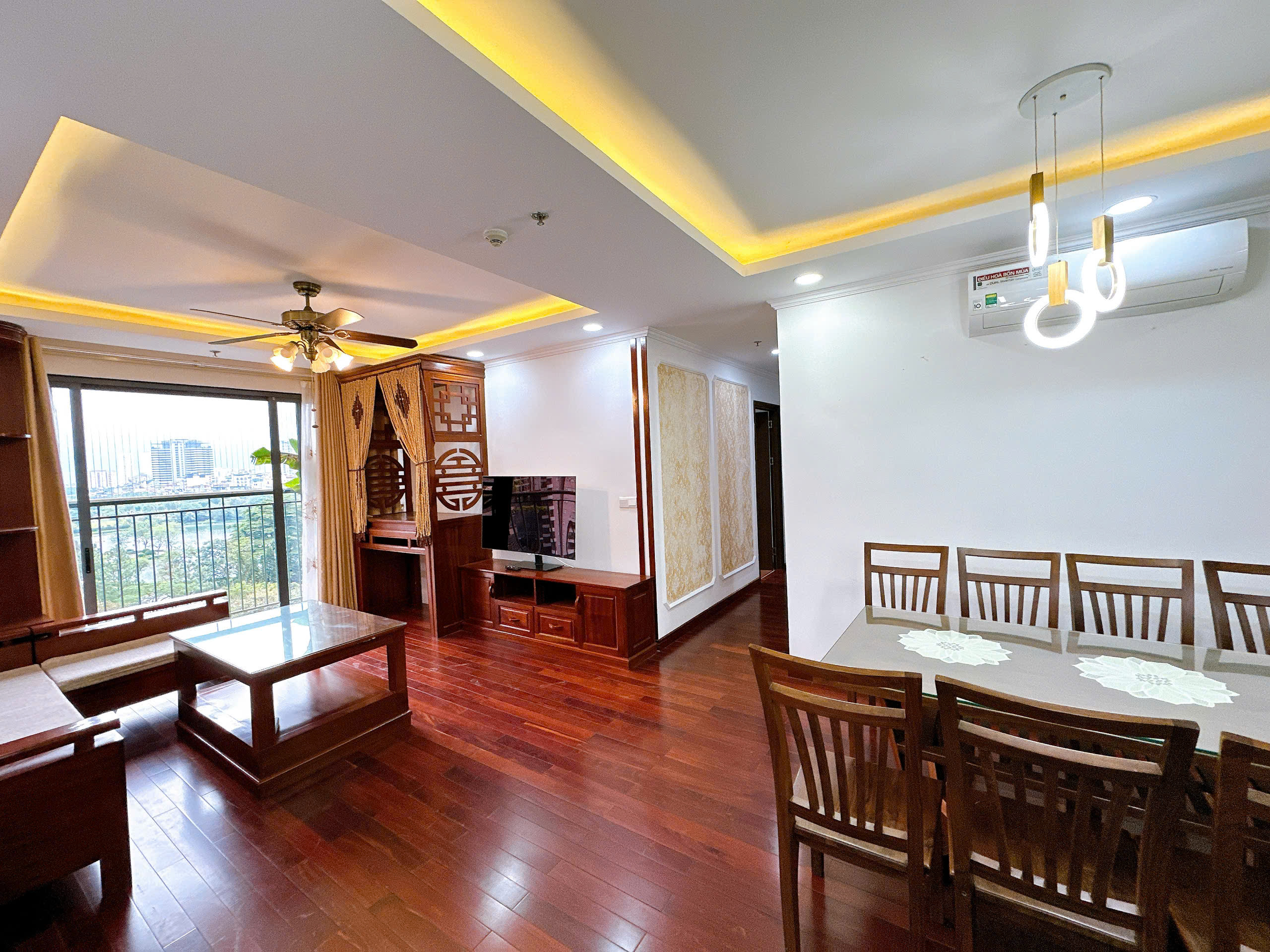 Cần bán căn 3PN/2WC/3 logia cửa Đông, ban công Tây view công viên tòa N03T3 Ngoại Giao Đoàn