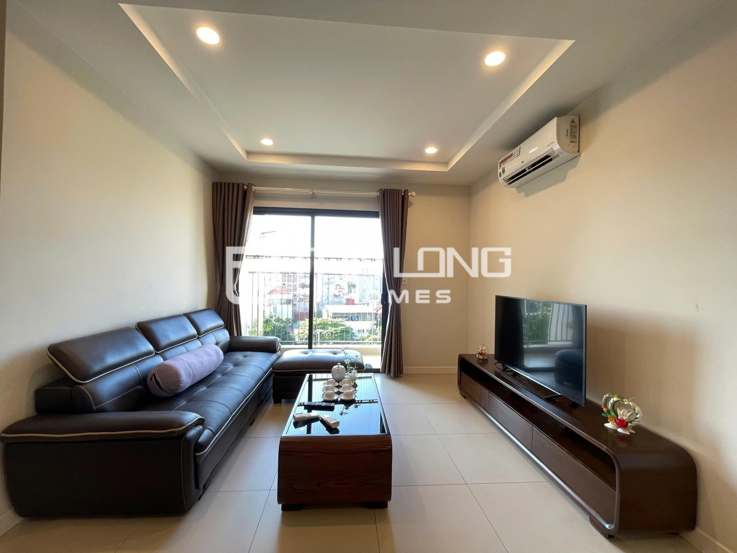 Cho thuê căn hộ 2 phòng ngủ 87m2 Kosmo Tây Hồ đủ đồ view city giá rẻ