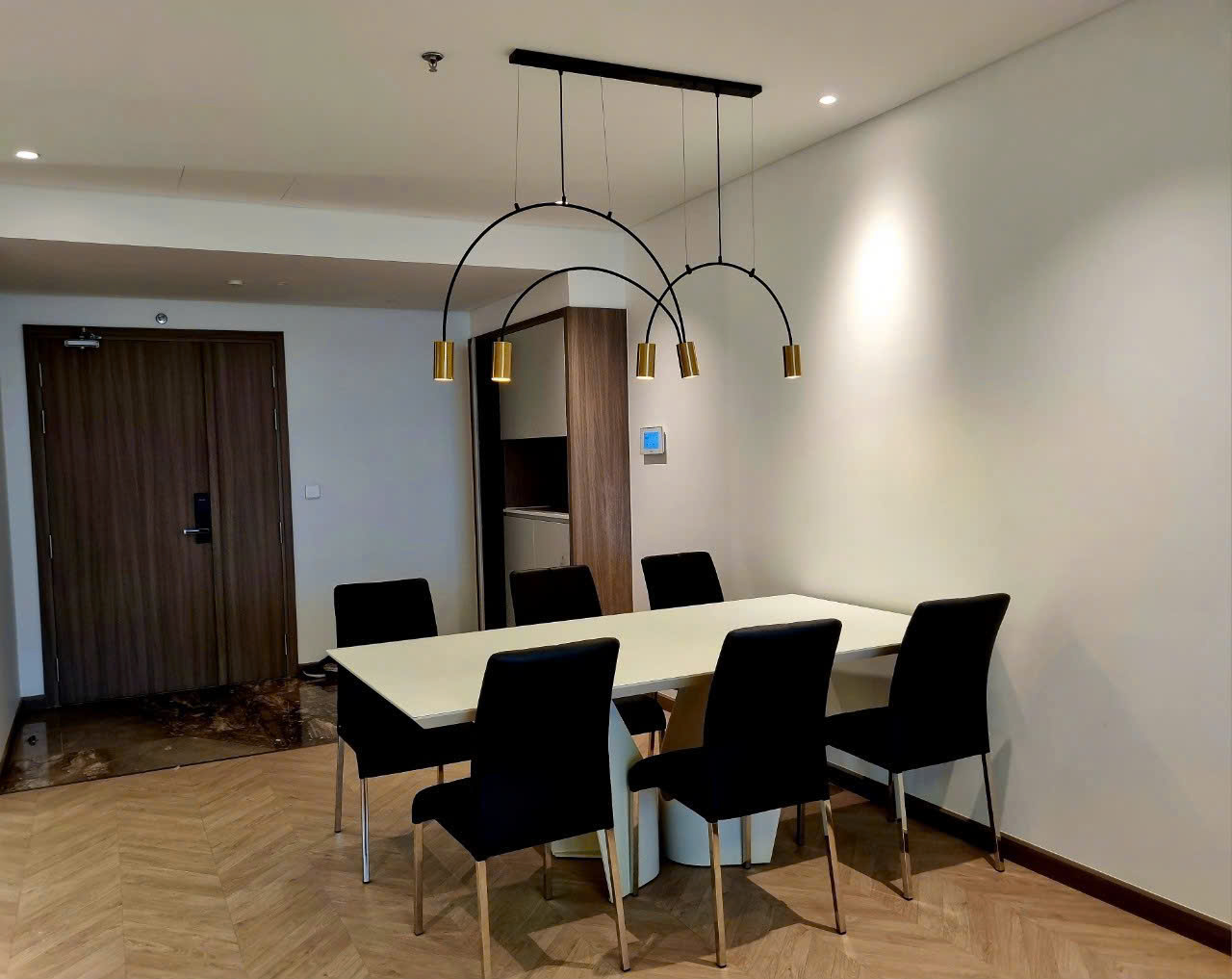 Cho thuê căn hộ 4 phòng ngủ tòa N01T6 Ngoại Giao Đoàn - DT: 141m2 full nội thất cao cấp