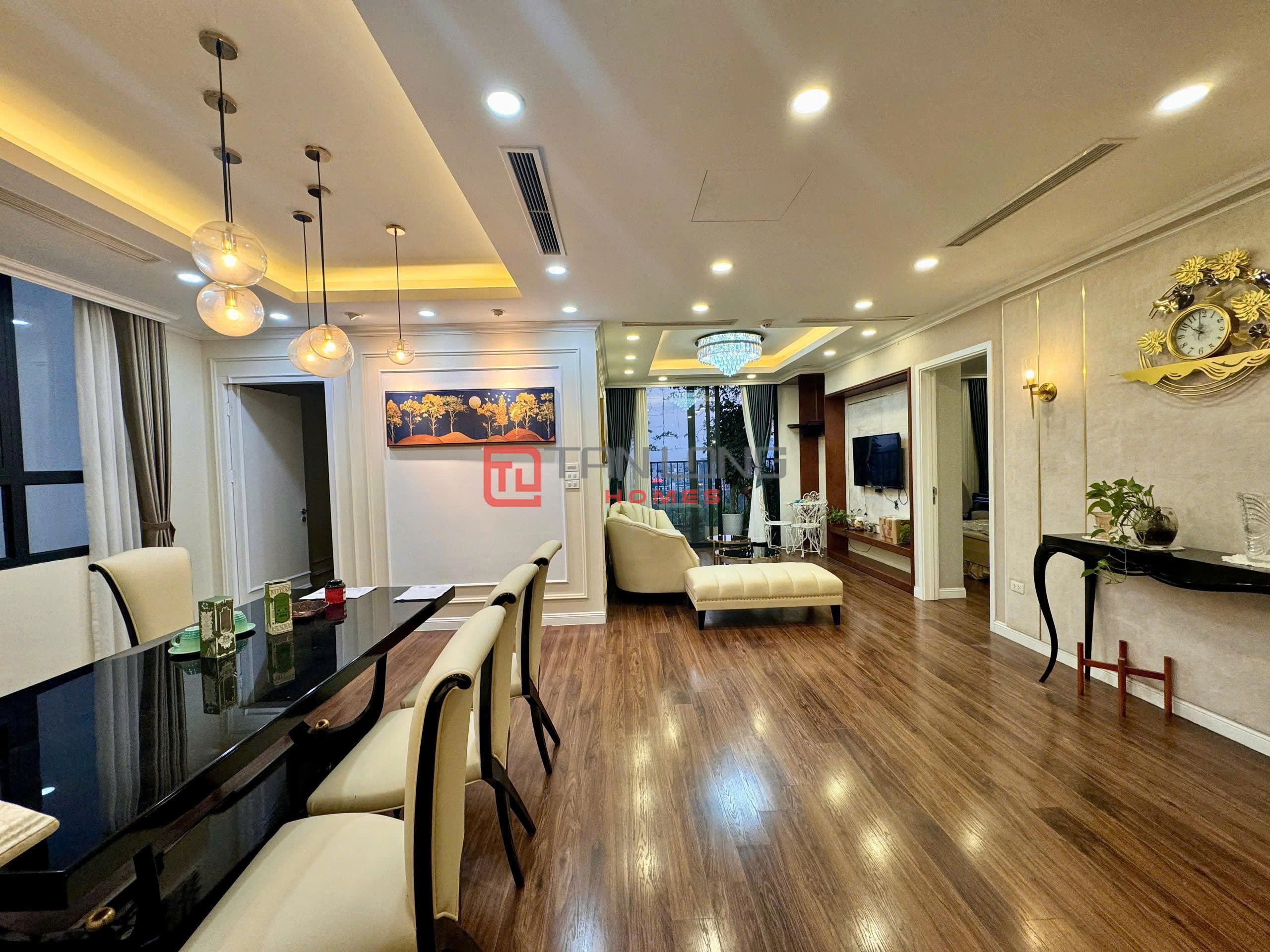 Cho thuê chung cư tòa N01T1 Ngoại Giao Đoàn - DT: 132m2 ban công Bắc view hồ điều hòa